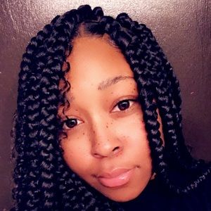 Meet your Posher, Akiea